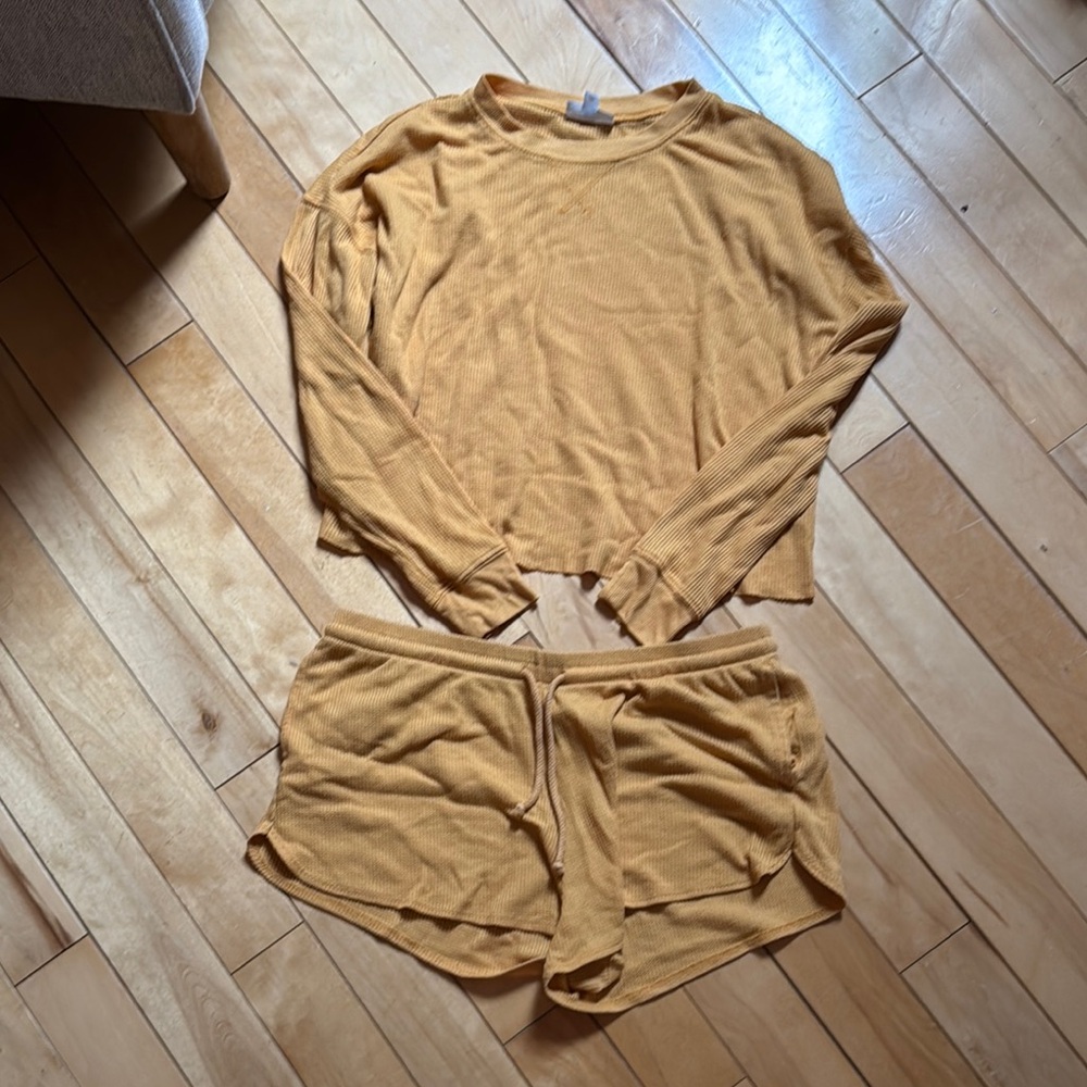 Cozy Mustard Lounge Set